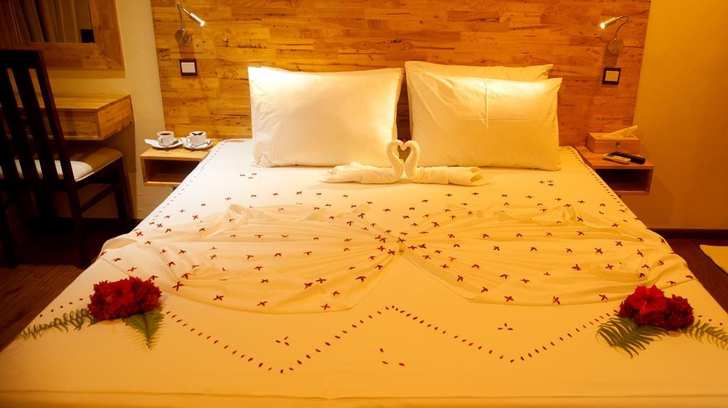 Narnia Maldives Hotel Maafushi Bagian luar foto
