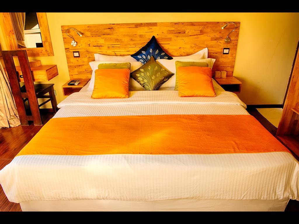 Narnia Maldives Hotel Maafushi Bagian luar foto