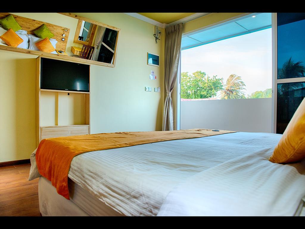 Narnia Maldives Hotel Maafushi Bagian luar foto