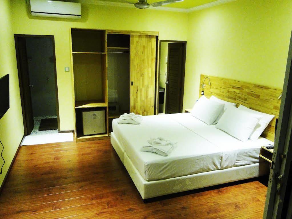 Narnia Maldives Hotel Maafushi Bagian luar foto